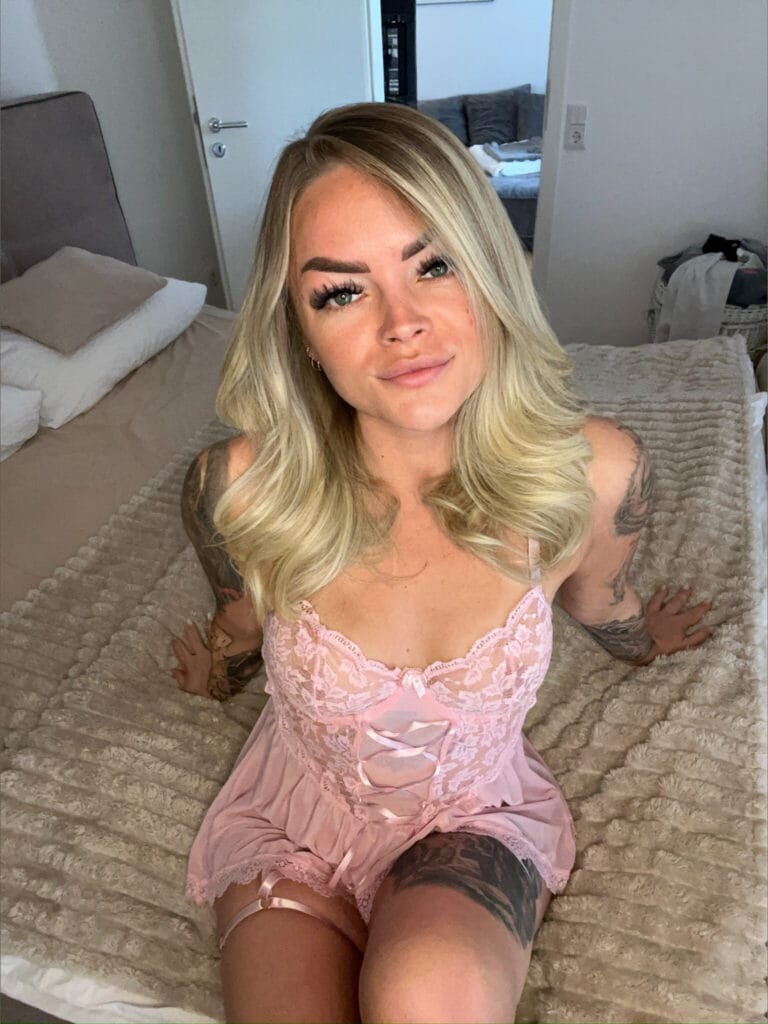 Eva 💫 - inkedbabeeva - OnlyFans Profil